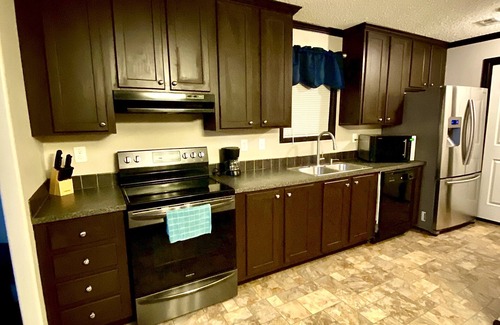 Sunshine Casa | Perfectamente ubicado 3BR / 2BA: 5 minutos de Dow!
