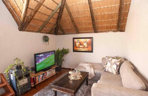 Greater Johannesburg Metropolitan Area Apartamento | Perfectly located beauty in secure Estate