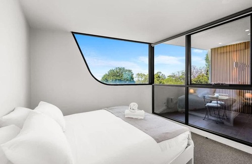 Caulfield North Apartamento | Perfectly Located Executive 1BR at Caulfield North
