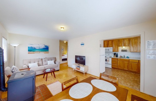 Trinidad Cabaña | Perfectly located home with pellet stove - walk to Trinidad State Beach & Harbor