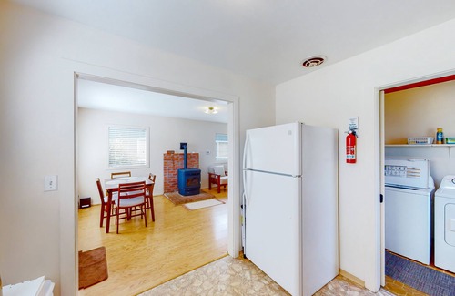 Trinidad Cabaña | Perfectly located home with pellet stove - walk to Trinidad State Beach & Harbor