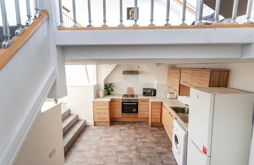 Plasnewydd Apartamento | Perfectly Placed: Cozy Flat in the City's Heart