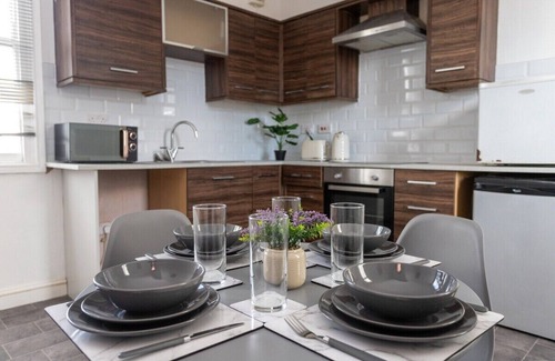 Plasnewydd Apartamento | Perfectly Placed: Cozy Flat in the City's Heart