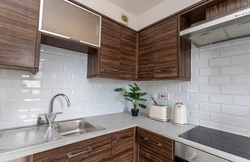 Plasnewydd Apartamento | Perfectly Placed: Cozy Flat in the City's Heart