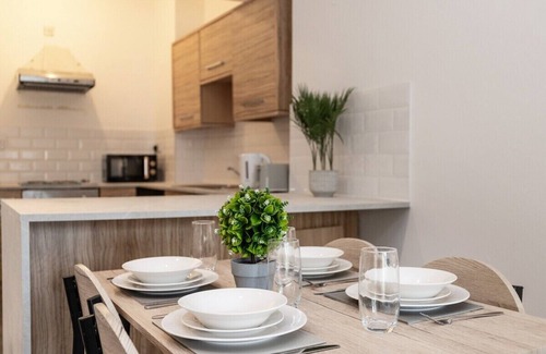Plasnewydd Apartamento | Perfectly Placed: Cozy Flat in the City's Heart