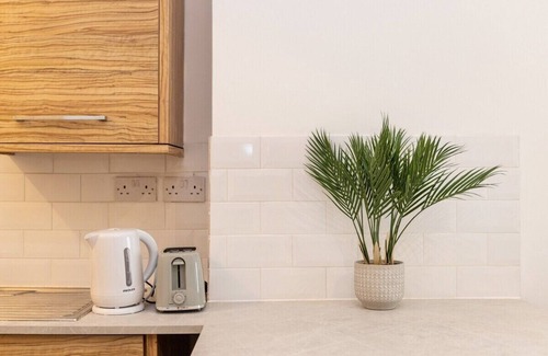 Plasnewydd Apartamento | Perfectly Placed: Cozy Flat in the City's Heart