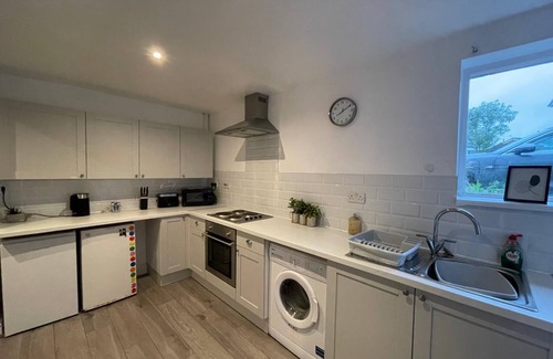 Plasnewydd Apartamento | Perfectly Placed: Cozy Flat in the City's Heart