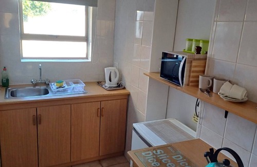 Kleinmond Apartamento | PERIWINKLE 5: Bachelors apartment, own BBQ area, near BEACH and SHOPS