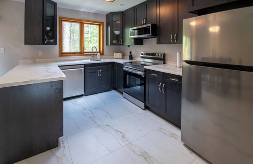 Grand Bend Cabaña | Periwinkle Place- Close to the Beach in Southcott Pines!