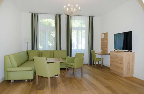 Heidelberg City Centre Apartamento | Exclusivo apartamento de invitados en Neckar con cocina, sala y comedor.