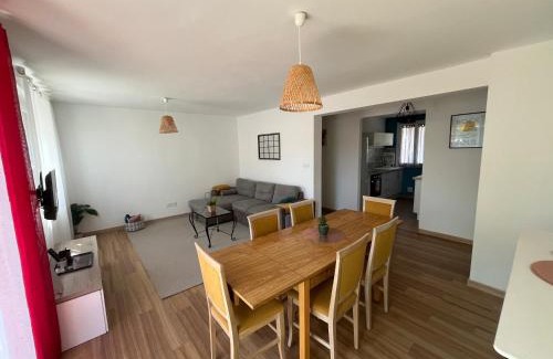 Toulon Apartamento | Perle rare, F4 donnant sur un grand jardin privé aménagé, parkings gratuits, clim, calme, idéal famille & pro, 10 min de la mer et du centre-ville, de la gare sncf et routière