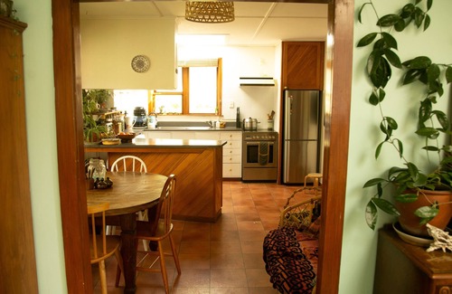 Raumati South Casa | Casa familiar luminosa, soleada y tranquila.