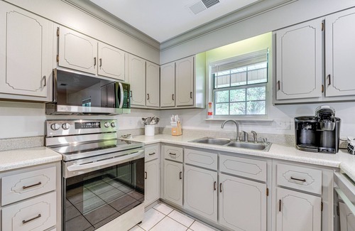 Perry Casa | Perry Family Home on 2 Acres w/ Private Pool