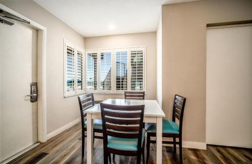 Melinda Cook Complejo | Perry's Ocean-Edge Resort