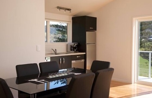 Whangarei Heads Apartamento | Personalizado, boutique, alojamiento frente a la playa.