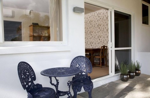 Whangarei Heads Apartamento | Boutique personalizado alojamiento frente al mar.