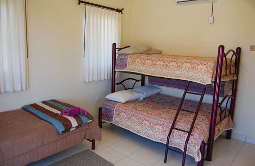 El Pescadero Casa | Pescadero Palace 2BR Guest House con piscina, jacuzzi, frente al surf!