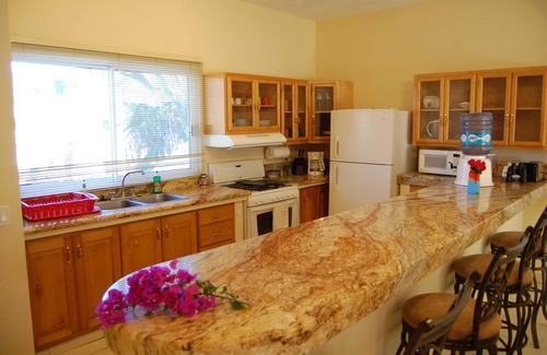 El Pescadero Villa | Pescadero Palace 5BR Guest House con piscina, jacuzzi, frente al surf!