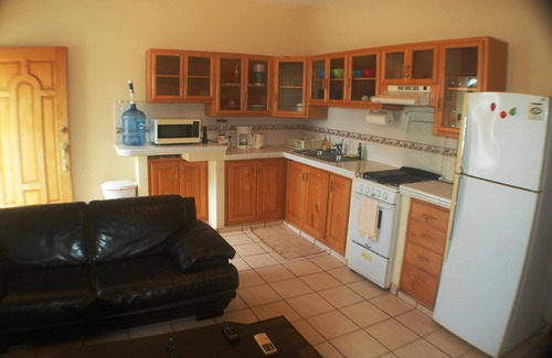 El Pescadero Villa | Pescadero Palace 5BR Guest House con piscina, jacuzzi, frente al surf!