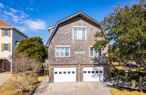 Brigands' Bay Casa | Pescadora: Waterfront Retreat w Private Dock, by Rather Be Properties