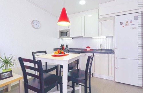 El Moncayo Apartamento | Apartamento "Seaview Modern Beach" con vistas al mar que admite mascotas