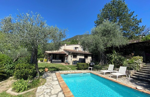 Tourrettes-sur-Loup Villa | 10% de descuento en 2 semanas de 11/12 aug! Un alquiler de verano de la casa provenzal con encanto