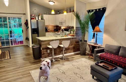 Apex Casa | Pet friendly 1,150 sqft one story, 3 bedrooms, 2 full bath home