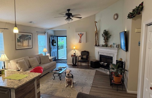 Apex Casa | Pet friendly 1,150 sqft one story, 3 bedrooms, 2 full bath home