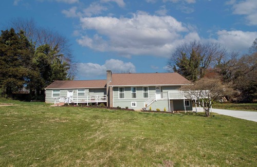 Knoxville Casa | Pet-Friendly 1BR Near UT Medical & Downtown Quiet Stay with Parking