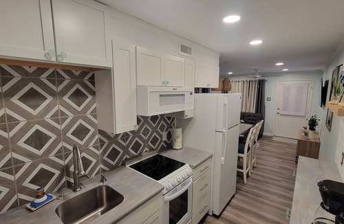 Wildwood Condominio | Pet Friendly 2 bed 1 bath condo 4 night Minimum in-season June-Sept