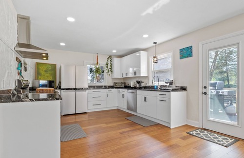 Asheville Casa | Pet Friendly 2 bed/2 bath, Hot Tub, Pool, Large Yard, West Asheville