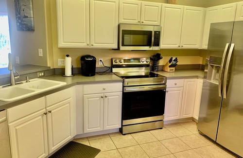 Fort Myers Condominio | Pet Friendly 2 Bedroom 2 Bath Ground Floor Condo w/ Lake View in Colonial CC.