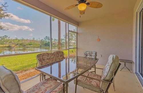 Fort Myers Condominio | Pet Friendly 2 Bedroom 2 Bath Ground Floor Condo w/ Lake View in Colonial CC.
