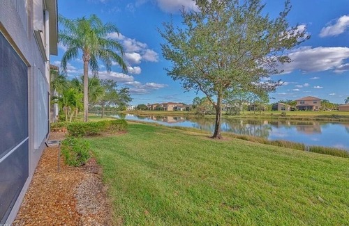 Fort Myers Condominio | Pet Friendly 2 Bedroom 2 Bath Ground Floor Condo w/ Lake View in Colonial CC.