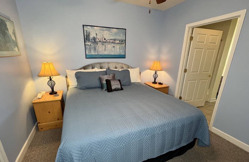Huddleston Complejo | Pet friendly 2 bedroom waterfront resort w/ Amenities Mariners Landing