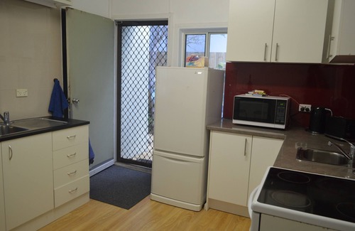 Safety Beach Cabaña | Pet Friendly 2 min walk to Beach, Shops, 5 min walk to Dog Beach Tassells Cove