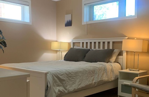 Airdrie Casa | Pet Friendly, 2 Room Suite on the Park