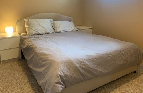 Airdrie Casa | Pet Friendly, 2 Room Suite on the Park