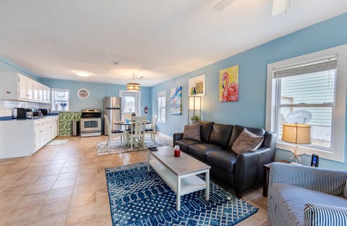Colington Cabaña | Pet Friendly - 2 Minute Walk to Beach - Updated and Modernized Spotless Clean