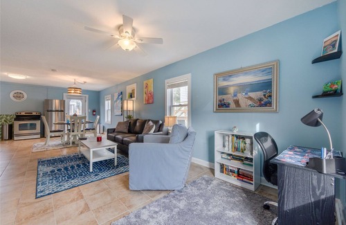 Colington Cabaña | Pet Friendly - 2 Minute Walk to Beach - Updated and Modernized Spotless Clean