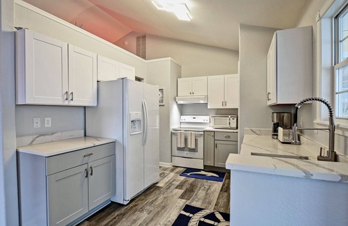 Clearwater Casa | Pet Friendly 3 bed/2 bath home in the Clearwater Community! Pool, Tennis, Beach Town, WIFI, Pets Allowed!