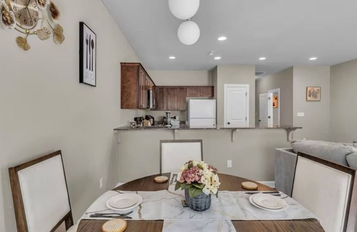 Waldron Casa | Pet friendly 3-bedroom townhome in North Kansas City close to Airport