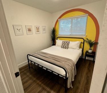 Sweetbriar Casa | Pet Friendly 3 bedroom with a Cowboy Pool close to Congress