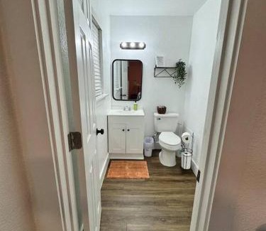 Sweetbriar Casa | Pet Friendly 3 bedroom with a Cowboy Pool close to Congress