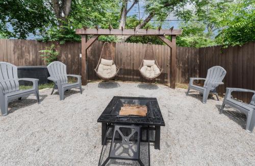 Fort Worth Casa | Pet Friendly 3Br 2Bath Luxe Gem