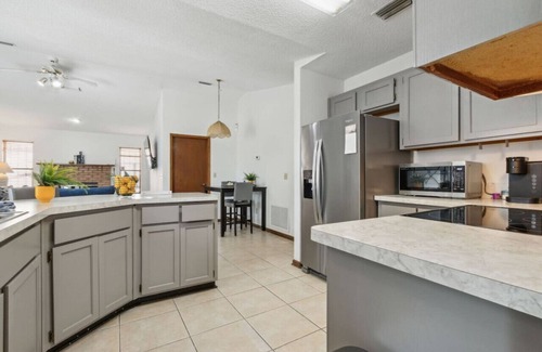 Northside Casa | Pet-Friendly 3BR Near JAX Airport Downtown UF Health Mid-Term Ready