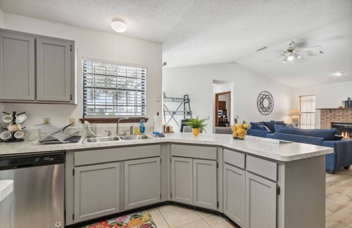 Northside Casa | Pet-Friendly 3BR Near JAX Airport Downtown UF Health Mid-Term Ready