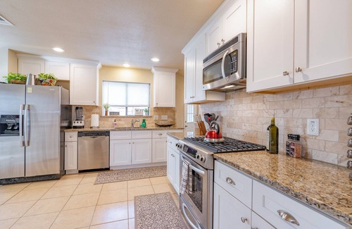 Northeast Carrollton Casa | Pet Friendly 4/3 in Carrollton with Hot Tub