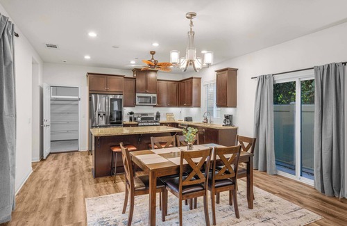 Riverpark Casa | Pet-Friendly, 4 bdrm Riverpark Gem (30+ Day Stays)