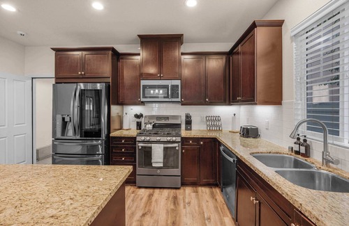 Riverpark Casa | Pet-Friendly, 4 bdrm Riverpark Gem (30+ Day Stays)